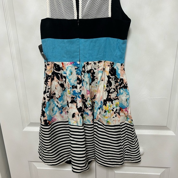 Dress - Picture 5 of 11